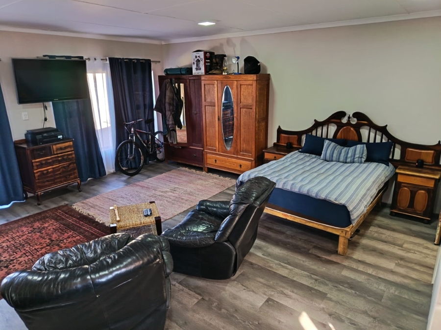 6 Bedroom Property for Sale in Vredenburg Western Cape